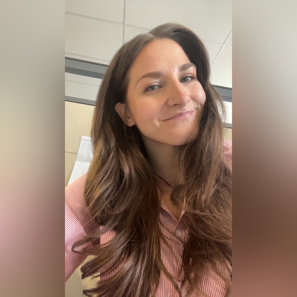 Meet your Posher, Keeley - Picture 1 of 1